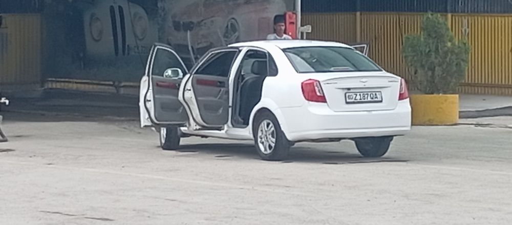 Lasetti 1.8 aftomat shevralet