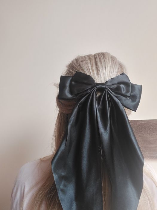 Щипка/шнола за коса в 3 цвята ( червено, черно, екрю )