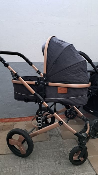 Коляска   всесезонную!