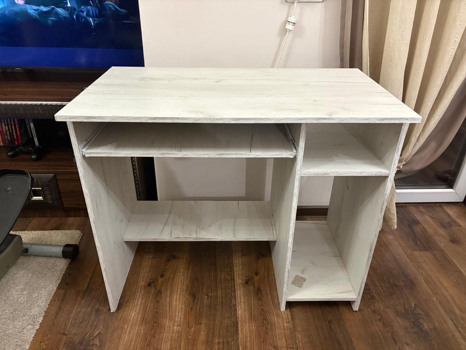 Бюро от бял дъб