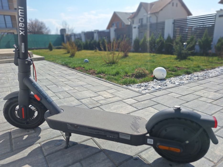 Vând trotinetă electrică XIAOMI 4 PRO GEN 2, 10 inch, pliabilă, negru