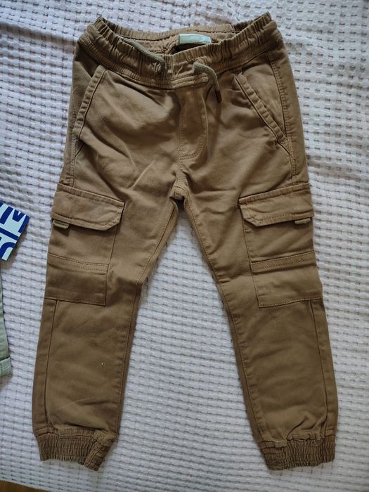 vand pantaloni cu eticheta masura 110
