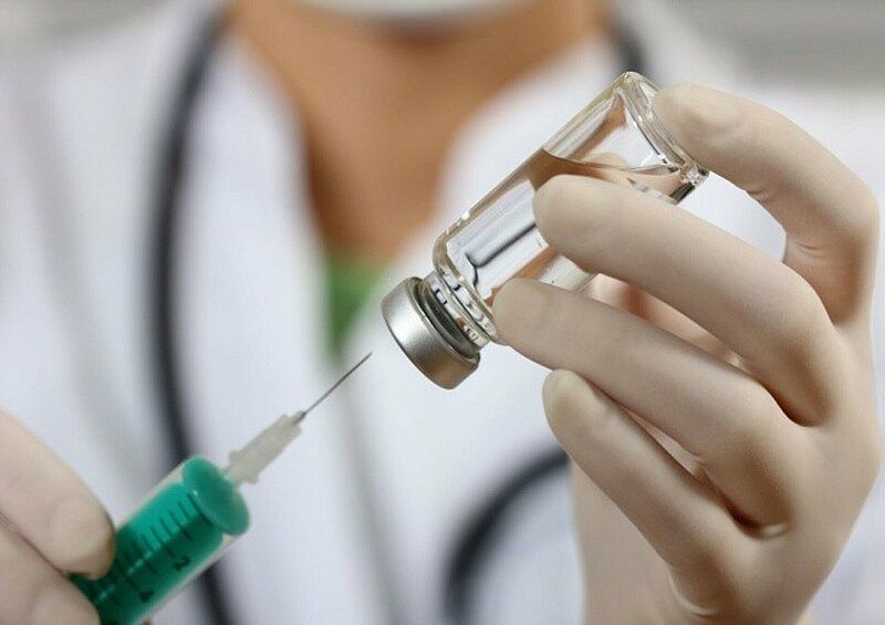 Ota va uning qizi jinsiy oyin oynashmoqda