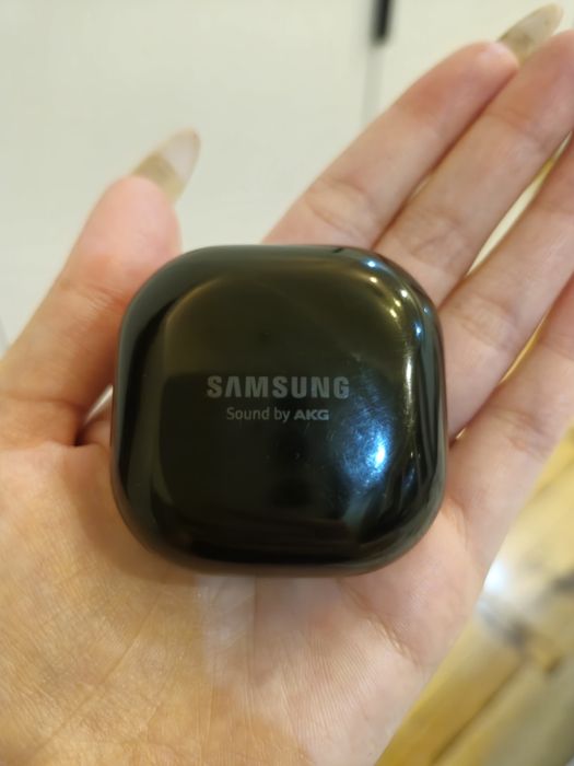 Galaxy buds live
