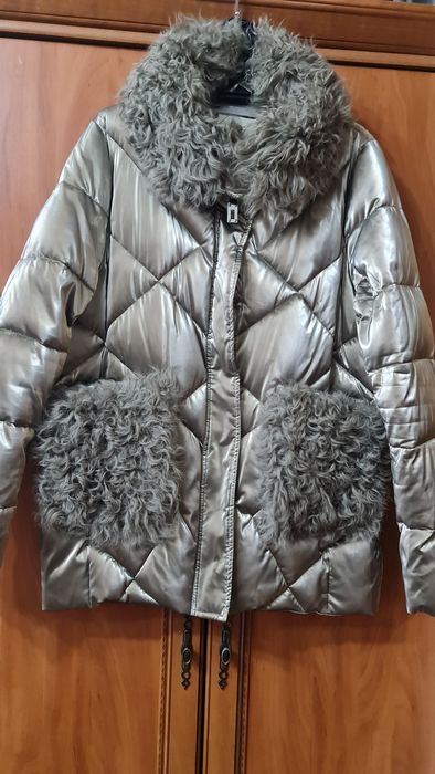 Продам женскую куртку