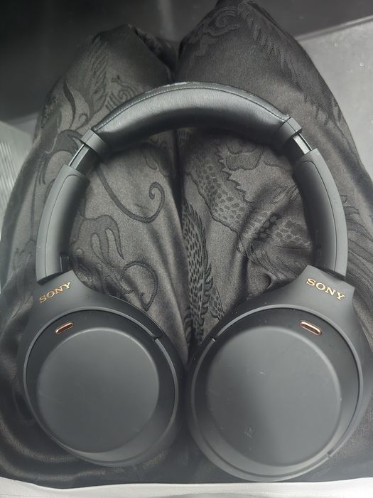 Sony WH-1000XM4 черный