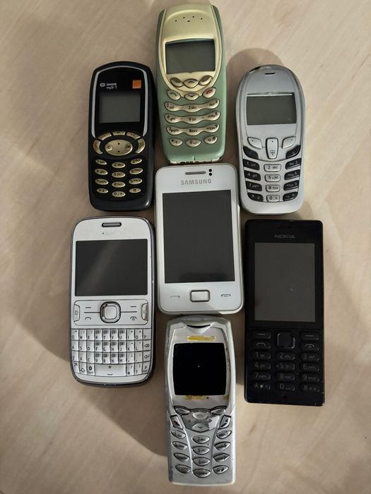 Lot 7 Telefoane Vintage - 4 perfect funcționale, 2 Netestate