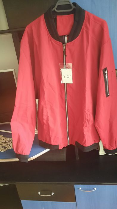 Vand geaca/haina fâș tip bomber noua