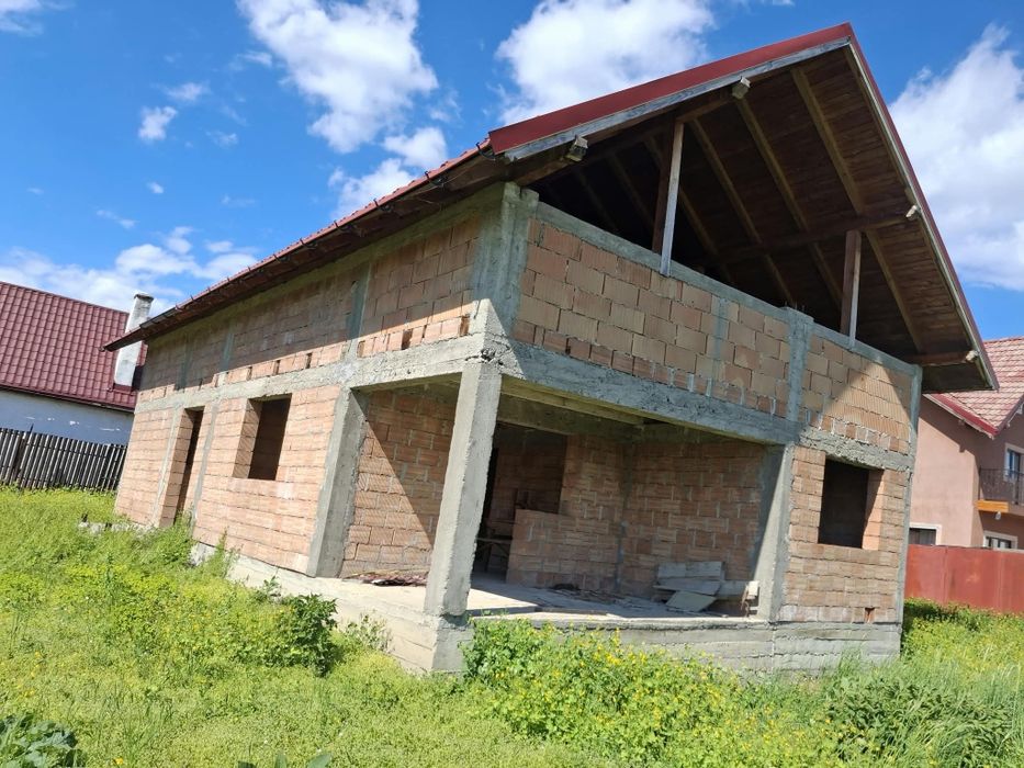 Casa de vanzare la rosu
