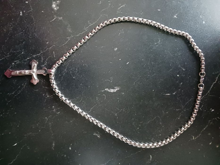 Кръст с 54 грама синджир, от неръждаема стомана.