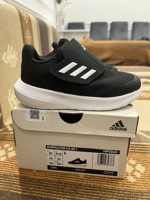 Продам детские кроссовки Adidas