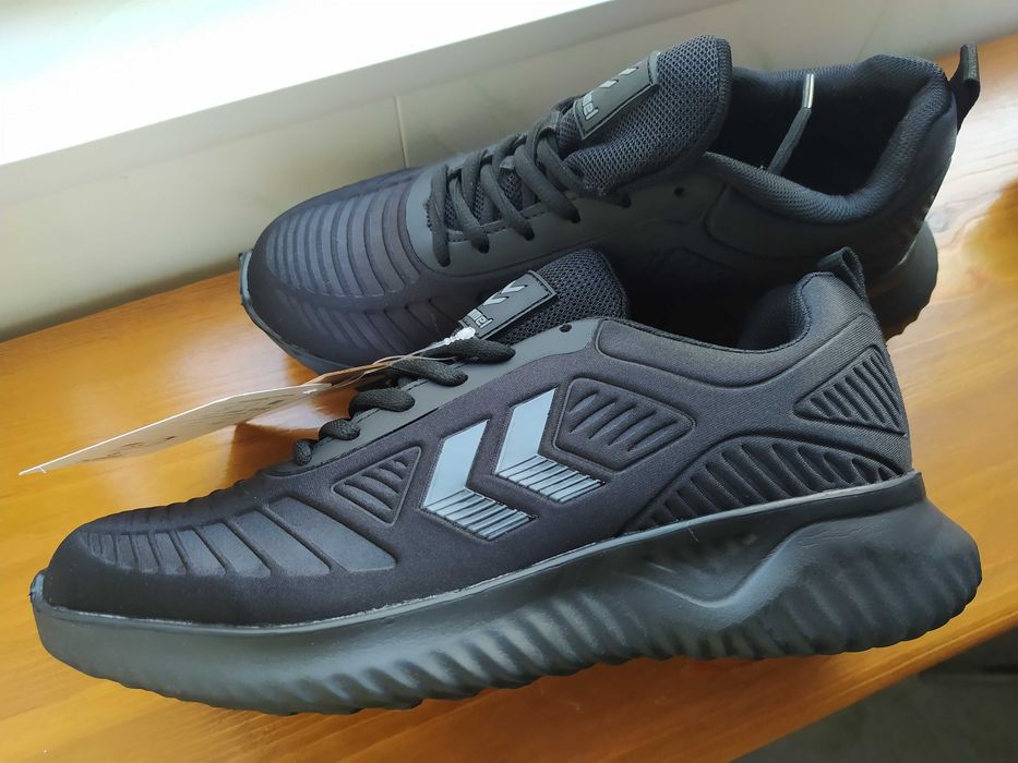 Продавам  маратонки hummel ЧИСТО НОВИ и оригинални маратонки Кеmpa