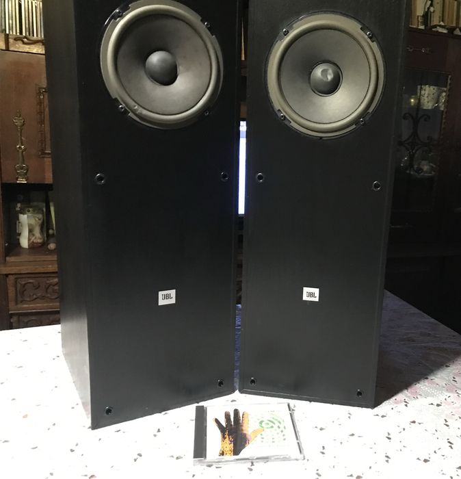Vand boxe JBL -puternice si elegante