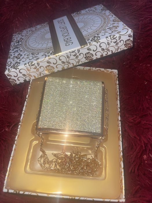 Ruguri in gentuta si cutie cadou