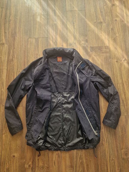 Страхотно мъжко яке ветровка HUGO BOSS размер XL