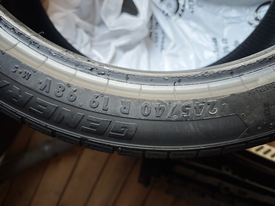 Продам шины 245/40/19