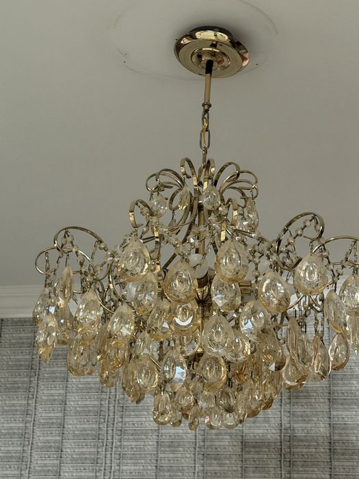 Продам люстры две штуки