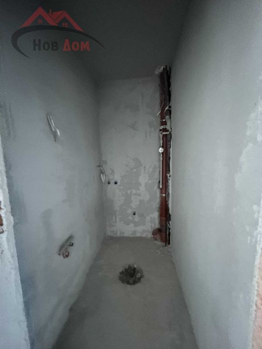 Тристаен до магазин Практикер