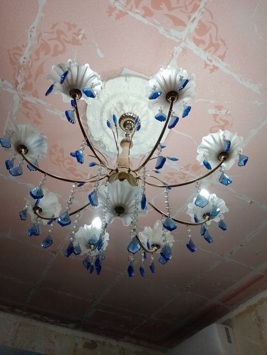 Срочно продам люстра