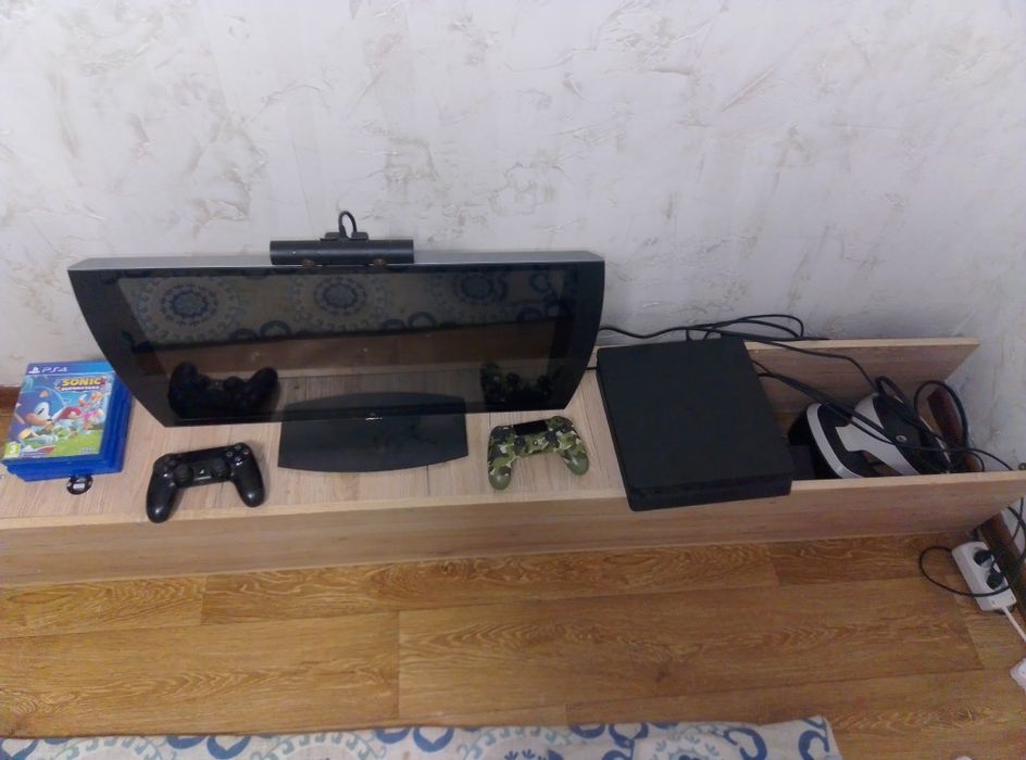 Playstation 4 slim