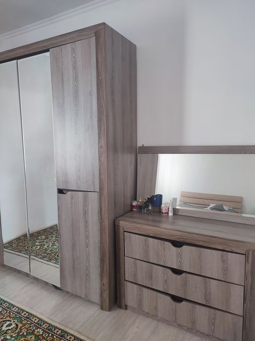 Спальный шкаф и трюмо с комодом