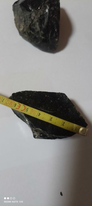 Obsidian bruta neagra