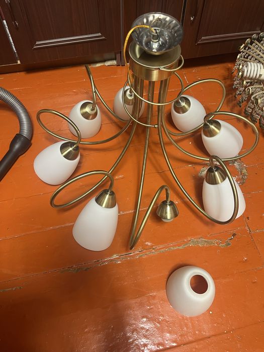 Тез арада люстралар сатылады