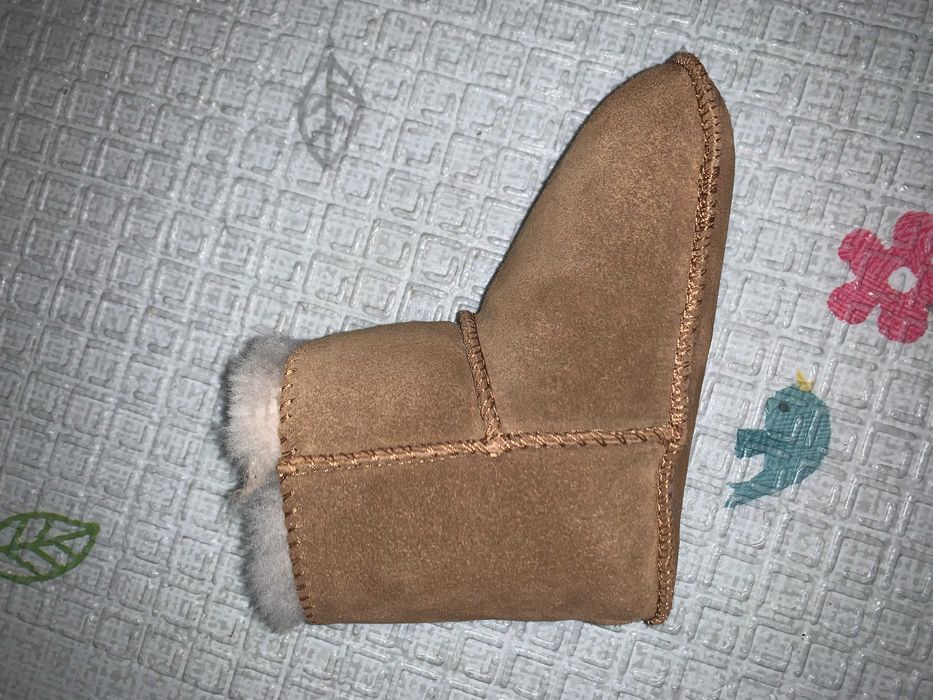 UGG, Botosei din piele intoarsa