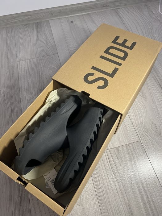 Yeezy Slides onyx