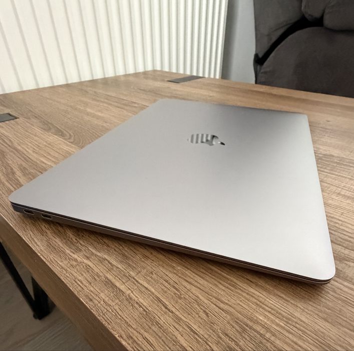 Schimb/Vand Apple MacBook AIR 13 2019, A1932, Intel Core i5 1.6 GHz, 8 Gb RAM, SSD 256 Gb, cu doar 125 Cicluri Incarcare Ca Nou !