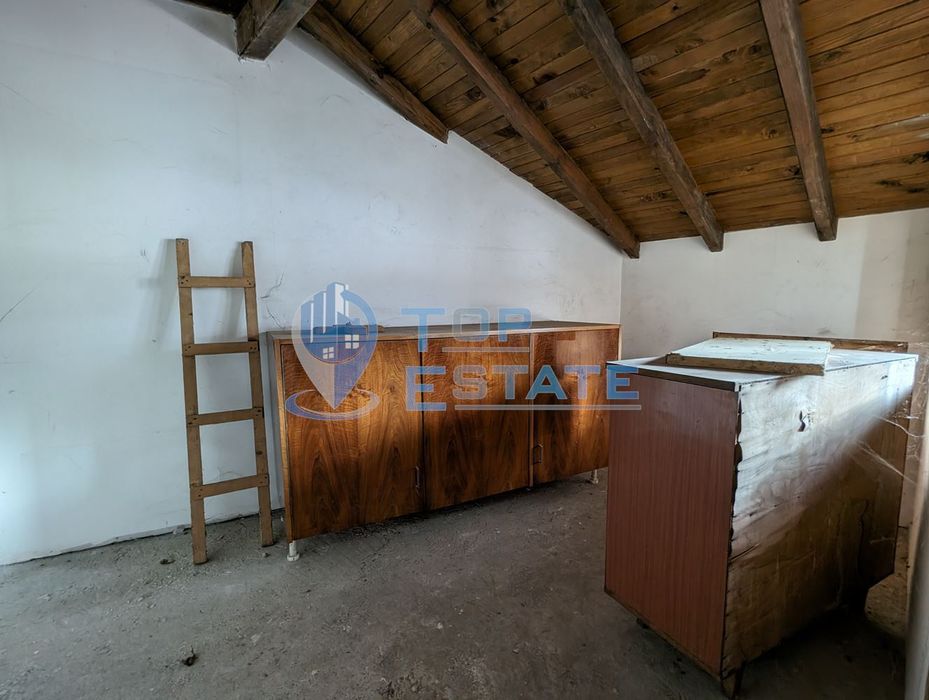 Етаж от къща в центъра на град Трявна