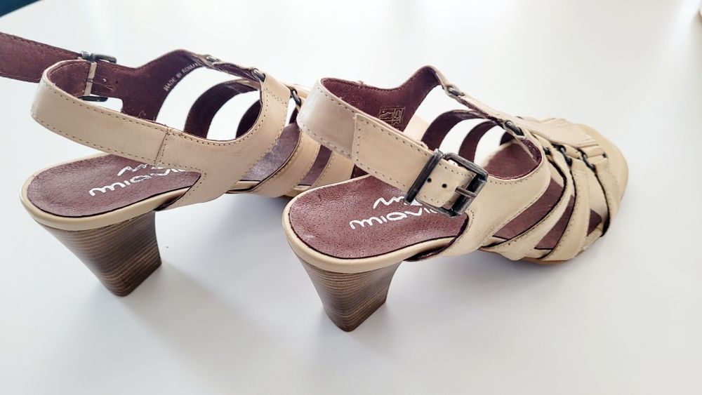 Sandale piele beige marime 39