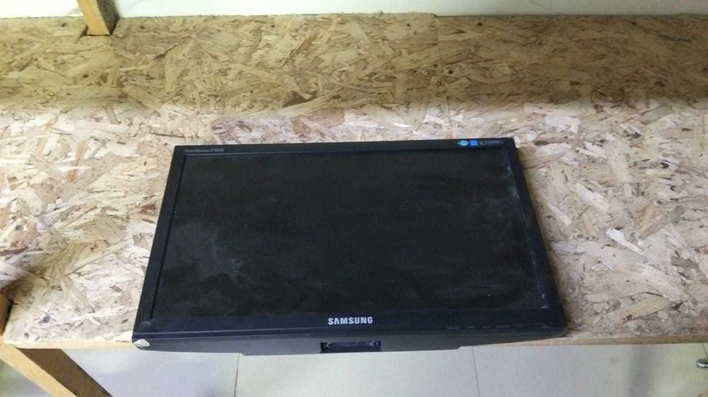 Монитор Samsung с ножкой