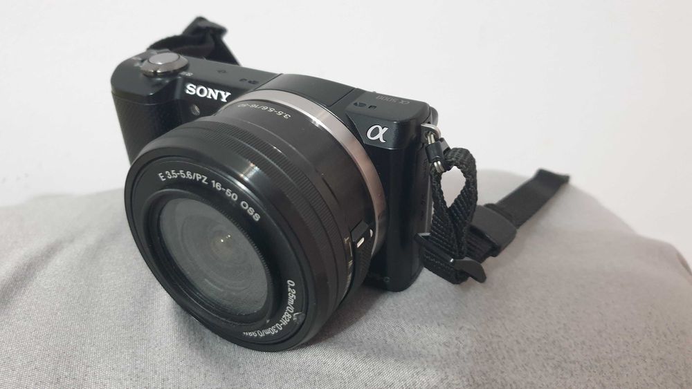Sony Alpha 5000 20.1 МРх + обектив Sony E 16-50mm f/3.5-5.6 PZ OSS