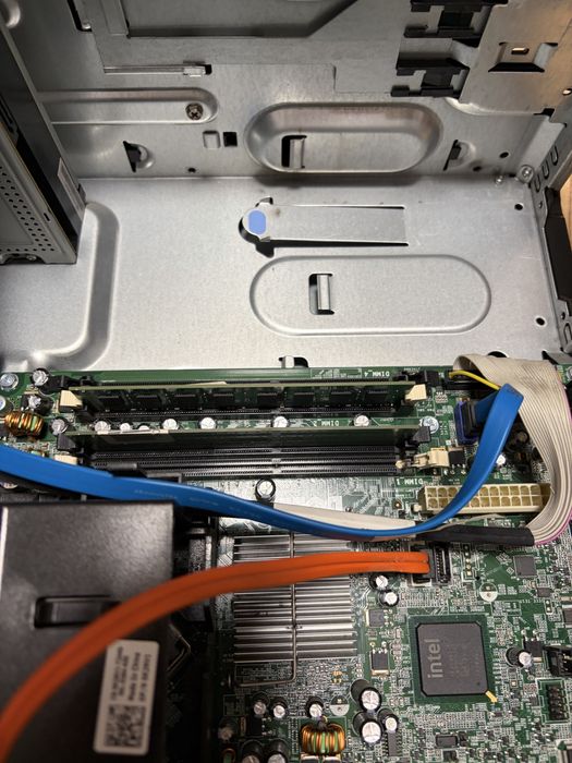 Продавам компютър без захранване