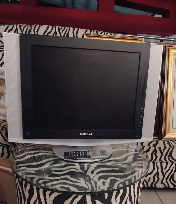 Телевизор Samsung 20-инчов LCD
