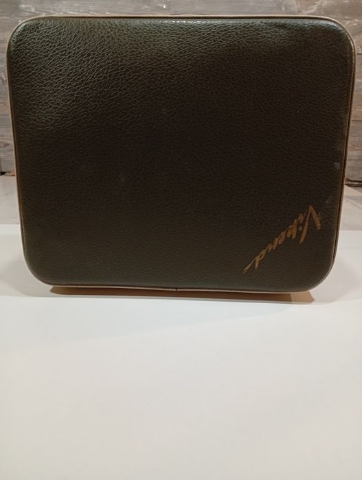 Продавам ретро грамофон „Емона“ с куфар