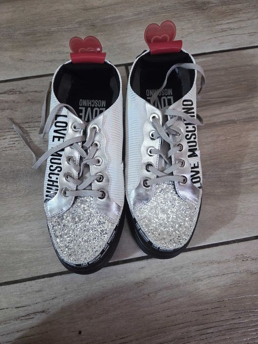 Sneakers Love Moschino