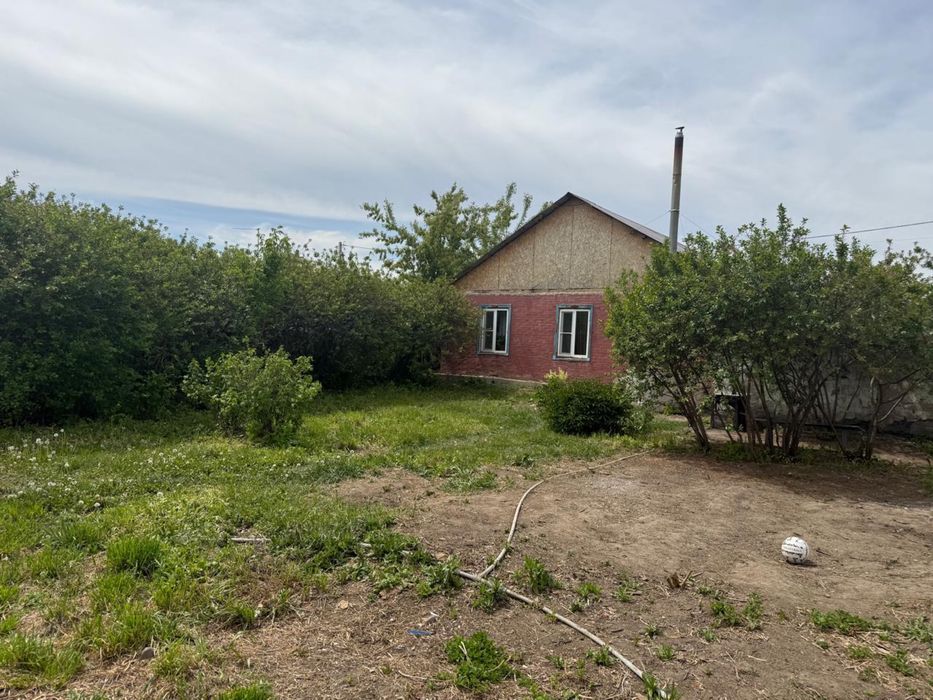 Продам дом в районе меновного