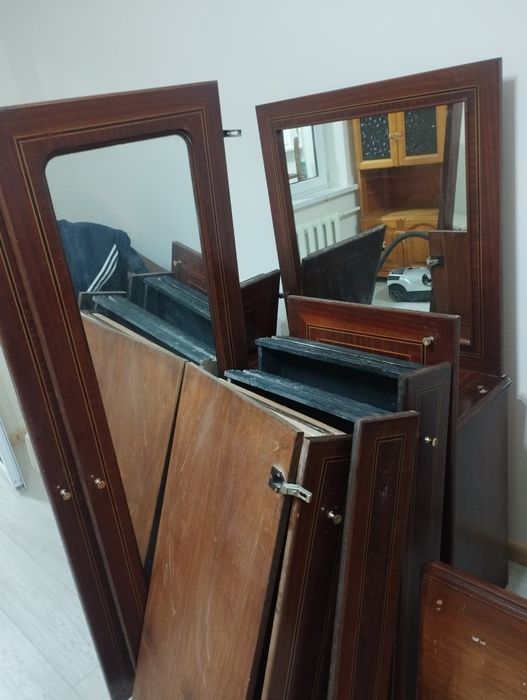 Большой шкаф- шифоньер