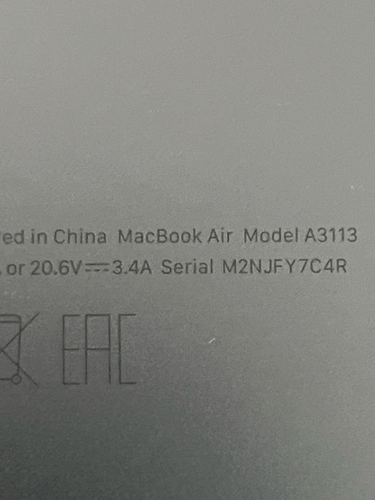 MacBook Air M3 2024 (display si tastatura defecta)