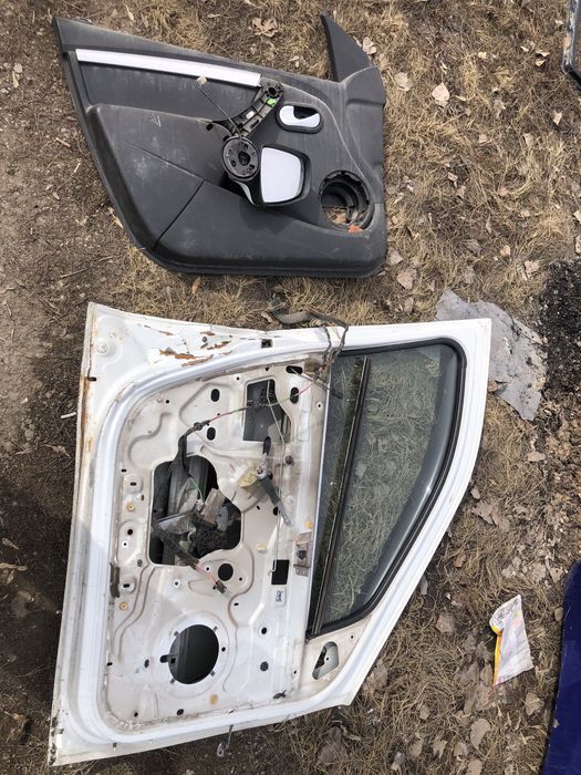 Дверь на ларгус водительская сторона