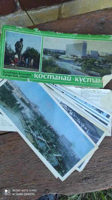 Открытки разные и наклейки.