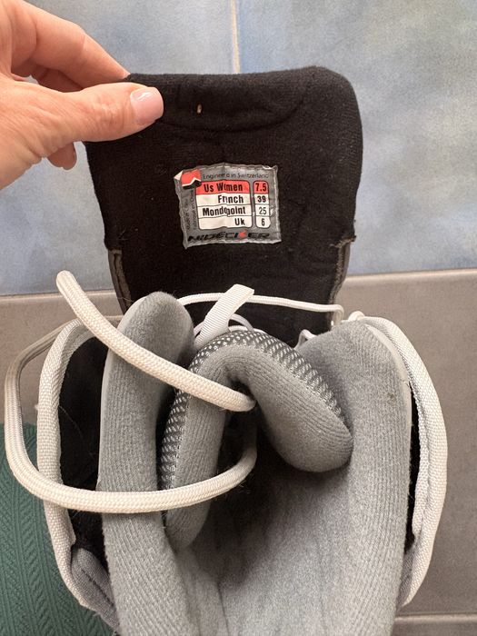 Сноуборд в комплекте ботинки,крепления и шлем