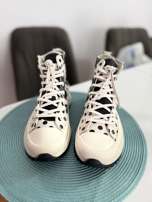 Converse Run Star Hike