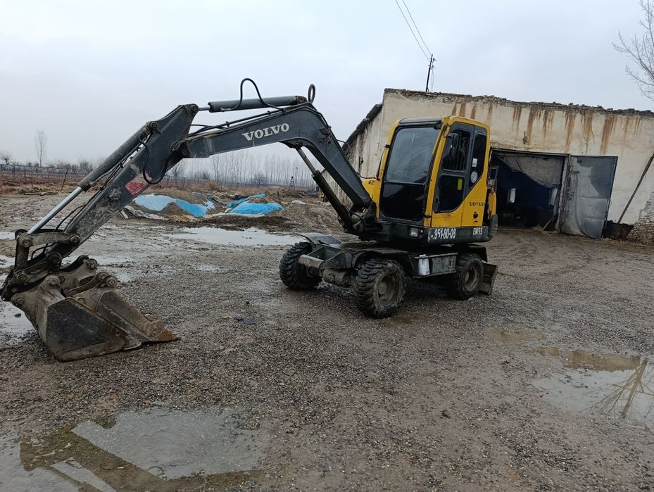 Mini ekskavator Volvo 55 2002 yil holat alo