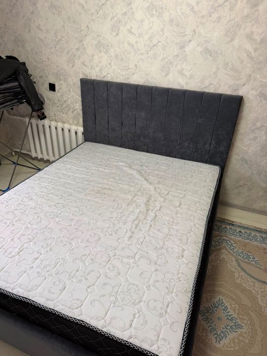 Продаётся двуспальная кровать