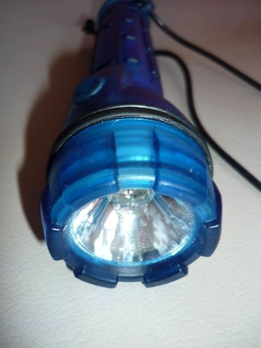 Лот Гумирано фенерче и метално фенерче на обща цена 7лв