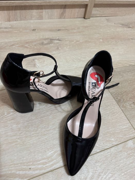 Pantofi negri cu toc gros