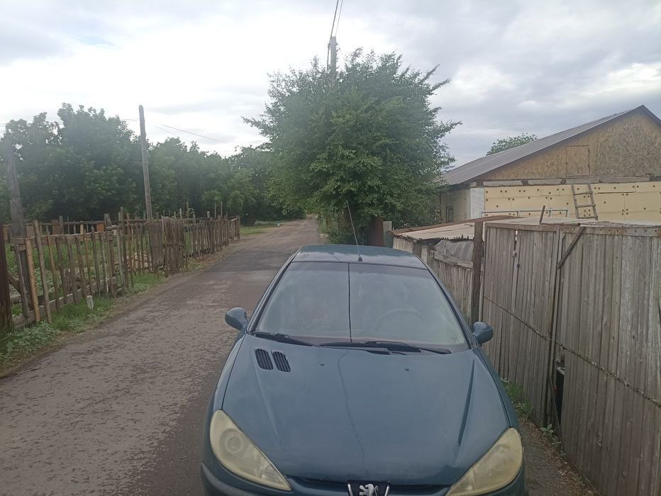 Продам пежо 206 купе  об 1,4
